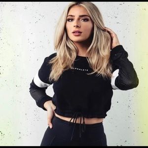 NWT ALPHALETE CREW NECK CROP TOP